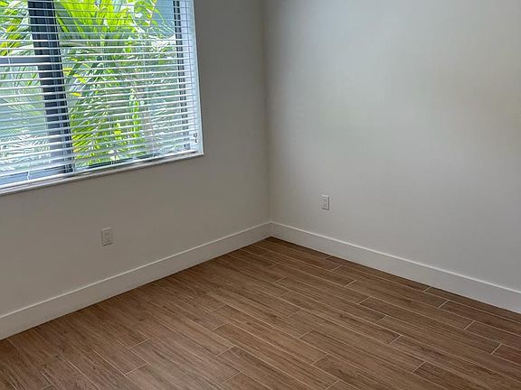 5th image of 2106 NE 164th St #201