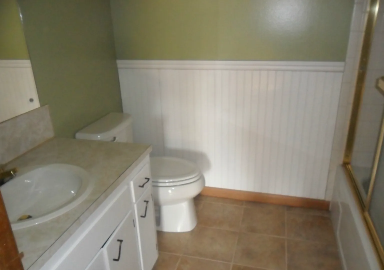 Spacious 4-Bed Tri-Level with 4-Car Garage Walk to Elementary, Middle & High School — Photo 2