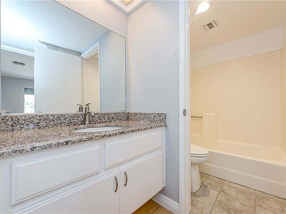 5th image of 4304 Walnut St APT 3