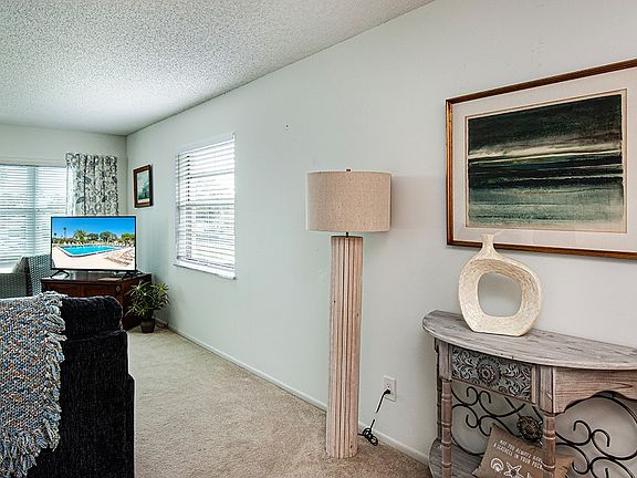 5th image of 78 Royal Oak Dr APT 201
