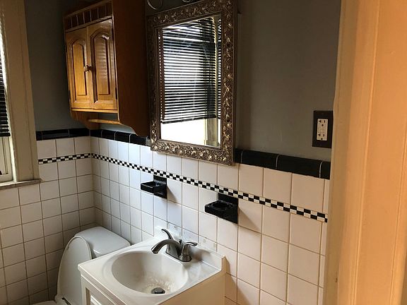 4th image of 39 Knox St #1