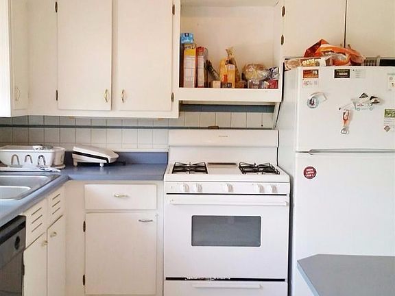 4th image of 7696 Knollwood Ln