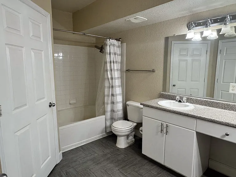 204 E South St #4056 — Photo 14