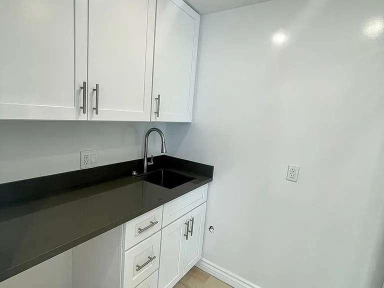 Bellwood 10350-10358 Building 6 — Photo 16