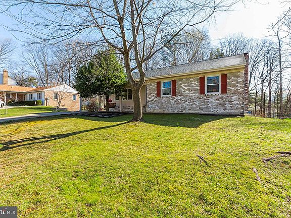 3rd image of 12307 Oakwood Dr