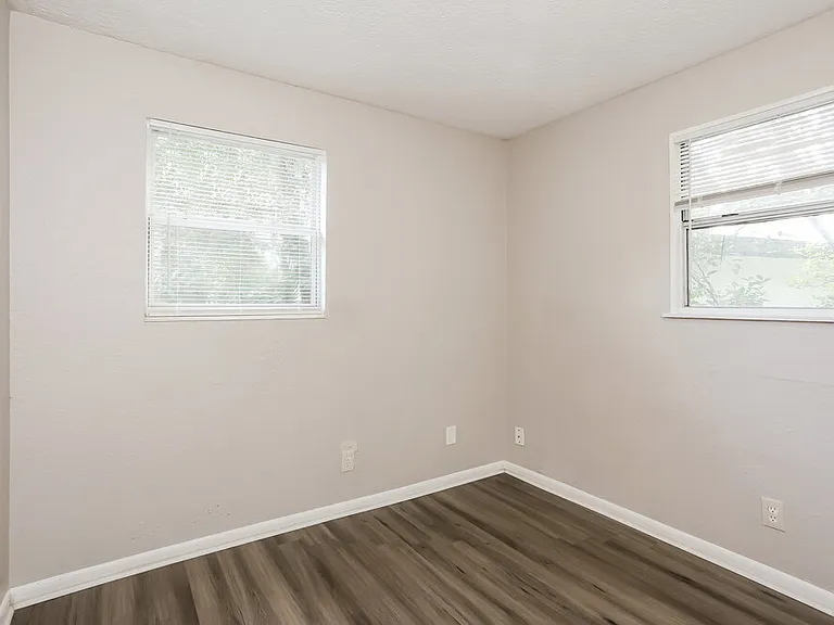 6812 Hawkins Ct — Photo 22