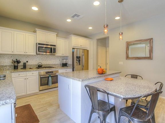 3rd image of 505 Moonlight Dr