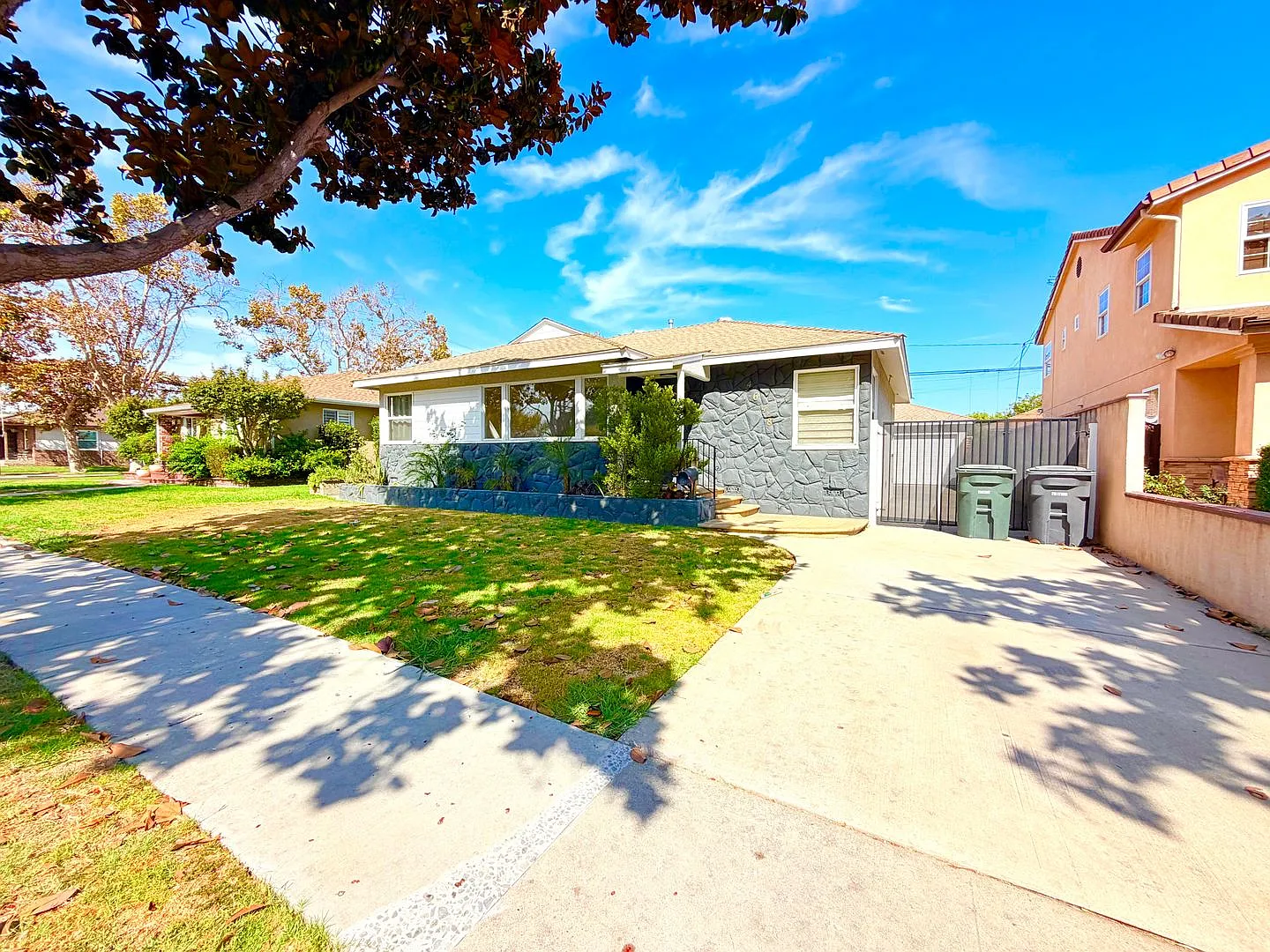 Beautiful Lakewood Home — Photo 2