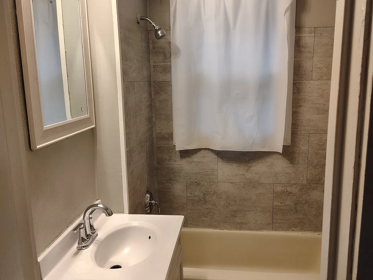 2 bed, 900 sqft, $875 — Photo 4