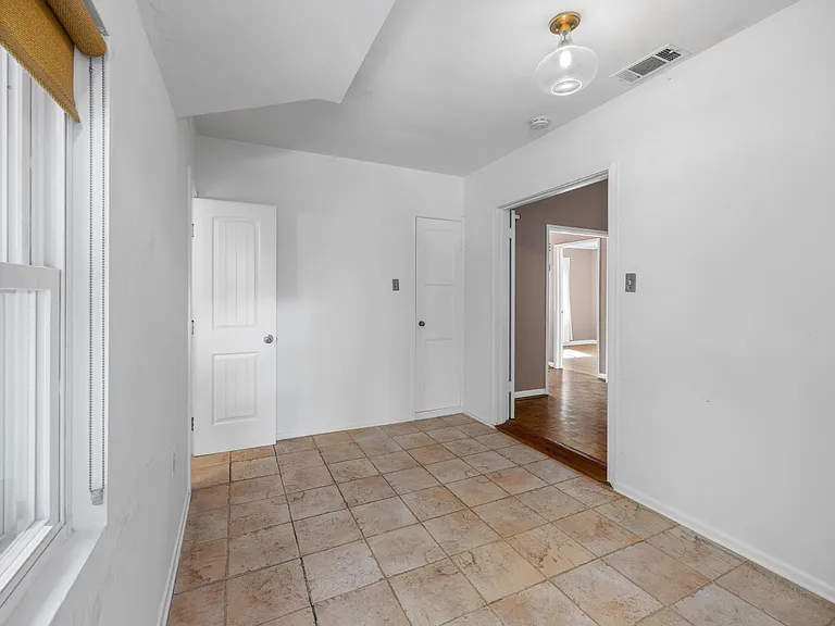 1933 Meridian Ave — Photo 13