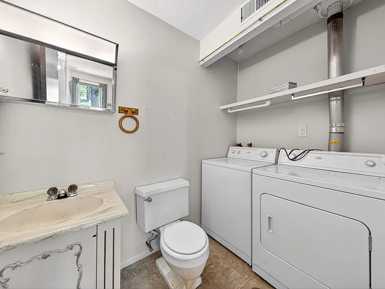 11166 Whispering Oaks Dr — Photo 20