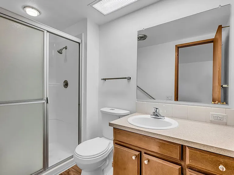 Kingcity Apartments — Photo 133