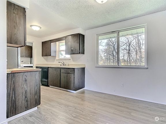 4th image of 3820 E G Street
