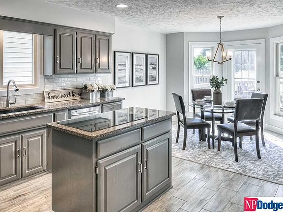 3rd image of 15617 Westchester Cir