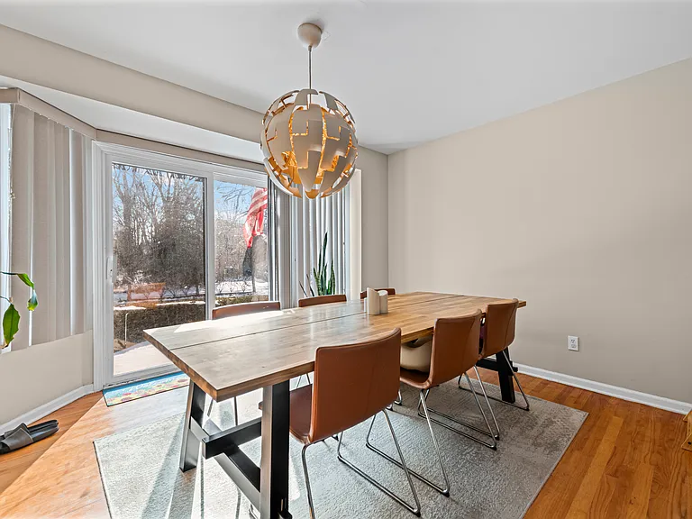 20450 Naves Dr — Photo 16