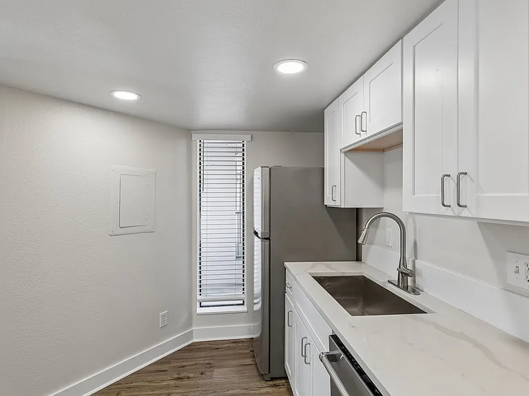 3901 Travis St #100 — Photo 9