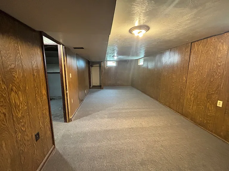 2052 S Market St — Photo 10