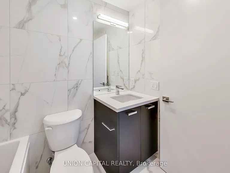 195 McCaul St #502 — Photo 18