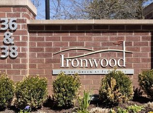 38 Village Rd APT 312, Middleton, MA 01949