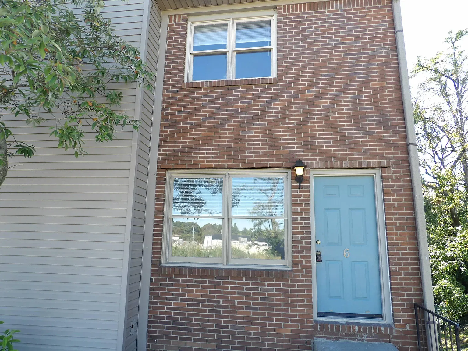2 bed, 1.5 bath, 980 sqft, $1,050 — Photo 3