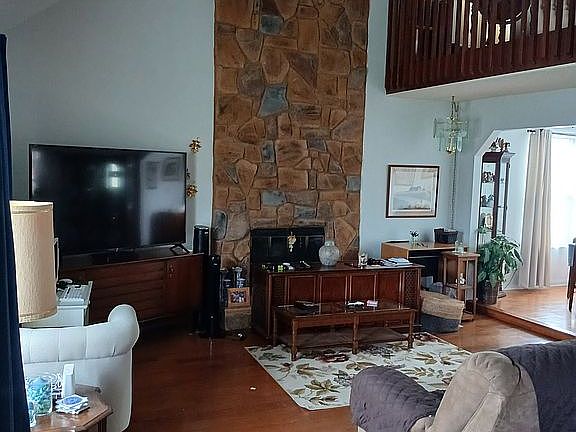 3rd image of 1811 Olive Ct