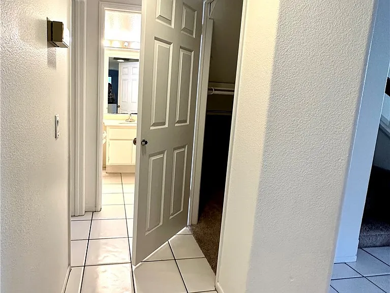 541 S Glenhurst Dr — Photo 23