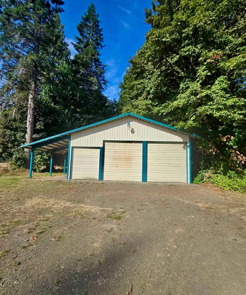 3 bed, 2.5 bath, 2256 sqft, $3,200 — Photo 3