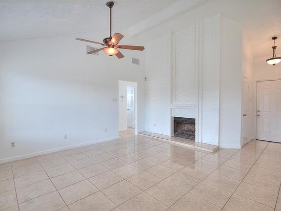 5th image of 17319 Edgehaven Dr