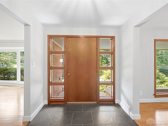 4th image of 751 Laurelwood Rd