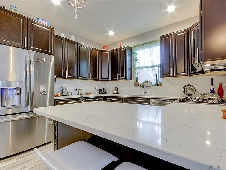 426 Birdsong Ln — Photo 4