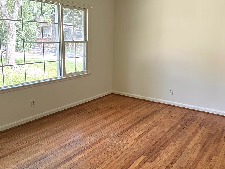 1177 Edie Ave SE — Photo 3