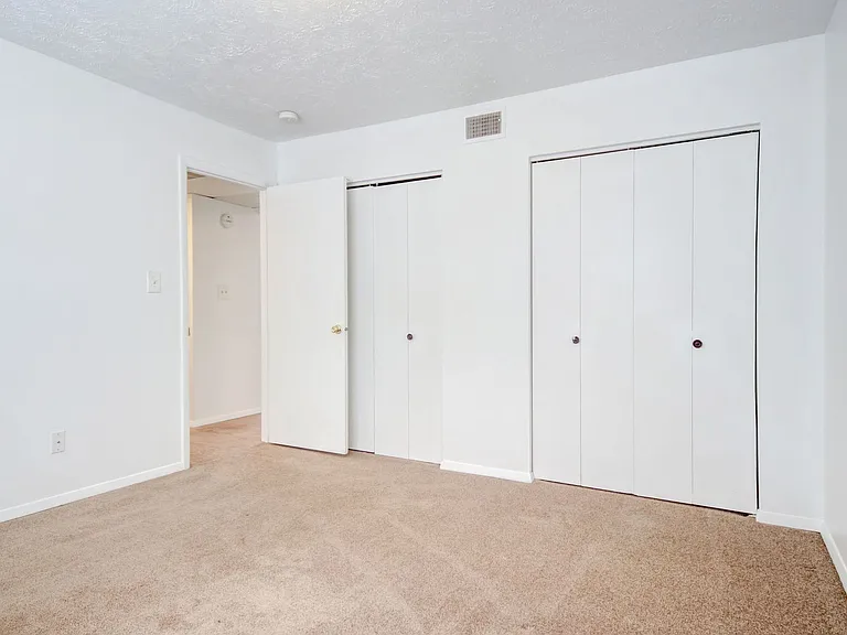 Highland Hills Apartments — Photo 8