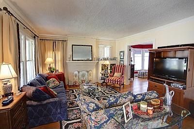5th image of 62 Wisteria Dr