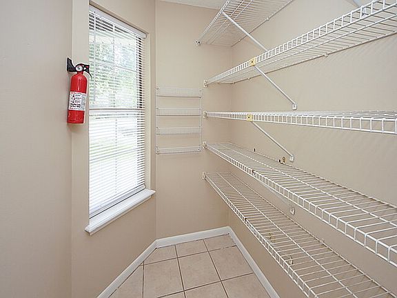 5th image of 1022 Oakcrest Dr
