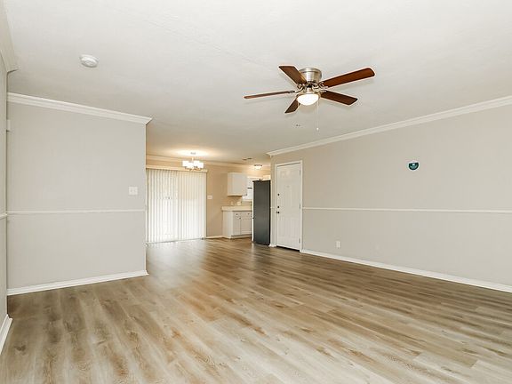 5th image of 721 Oak Grove Ln