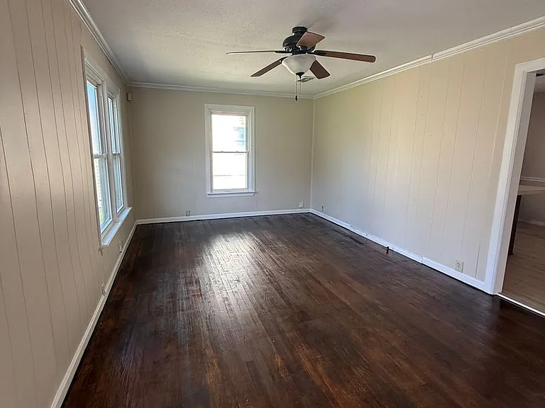 2337 Broadway Dr — Photo 2