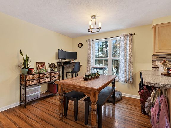 4th image of 688 Townhouse Road