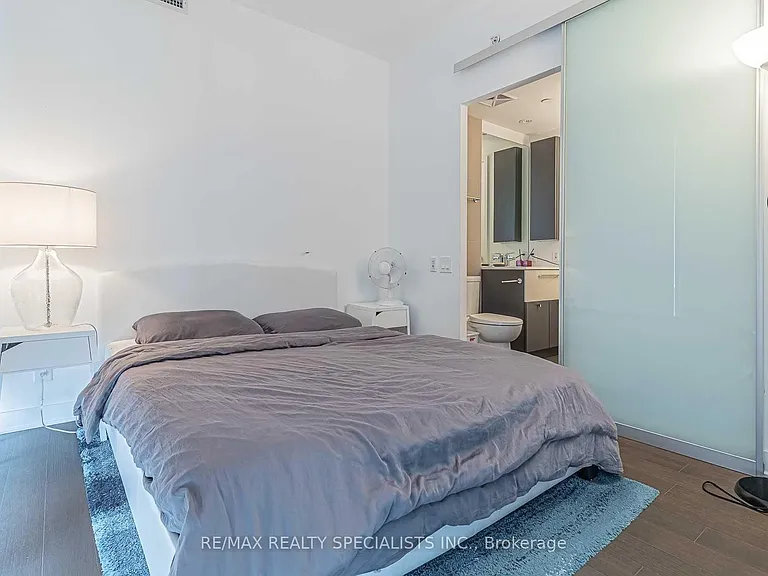 15 Grenville St #609 — Photo 35