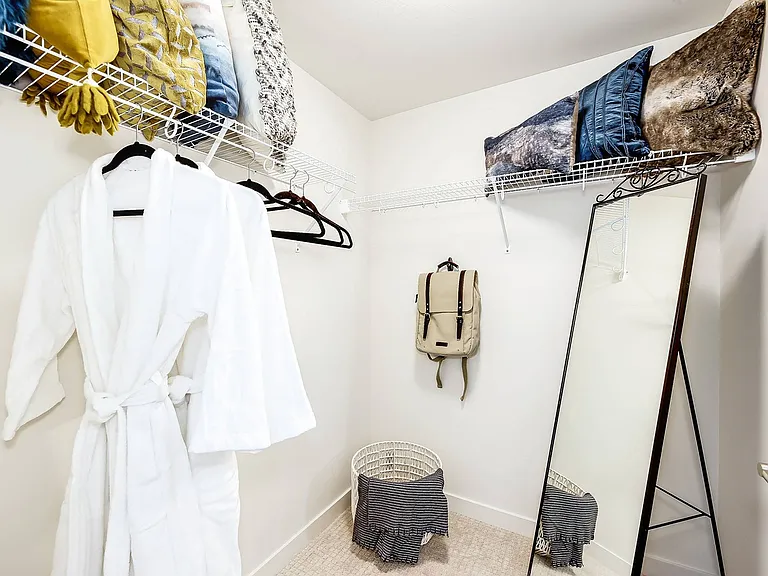 Walk-in Closet