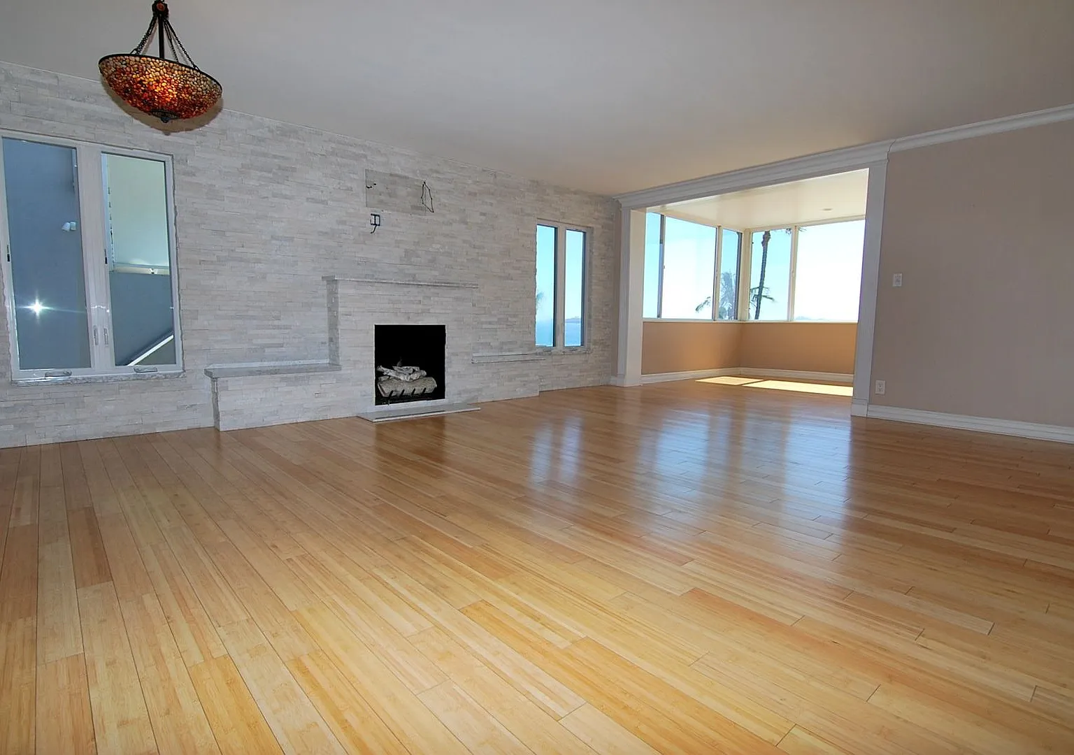Ocean Views, High End Appliances and Large Deck with Beach Access — Photo 3