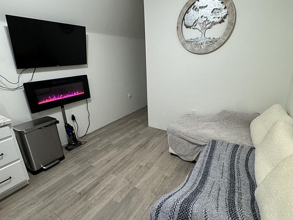 5th image of 11340 Upper Creek Rd