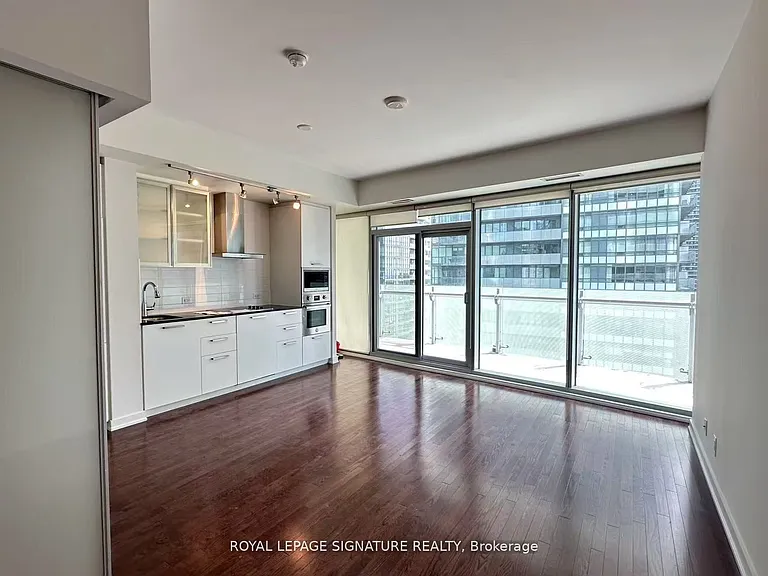 14 York St #2401 — Photo 2