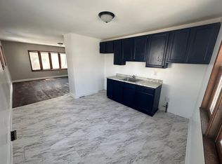 2933 N Weil St #5, Milwaukee, WI 53212