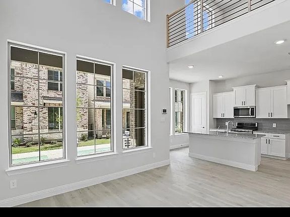 4th image of 1558 Dulwich Dr