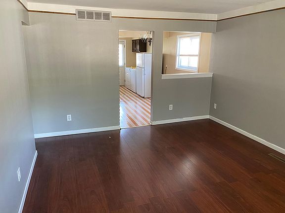 4th image of 4638 Kingston St