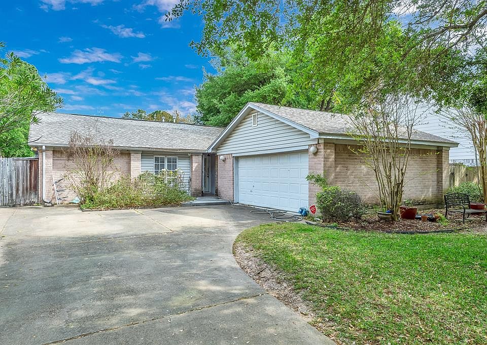 1st image of 19606 Horseshoe Lake Ln