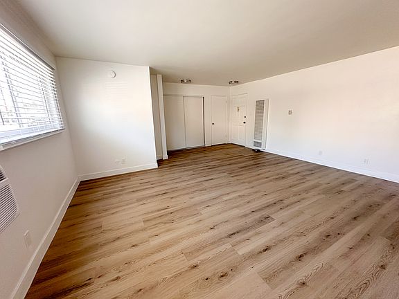 3rd image of 8656 Balboa Blvd #1