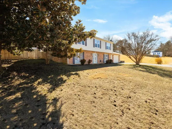 3650 Kentland Dr, Roanoke, VA 24018