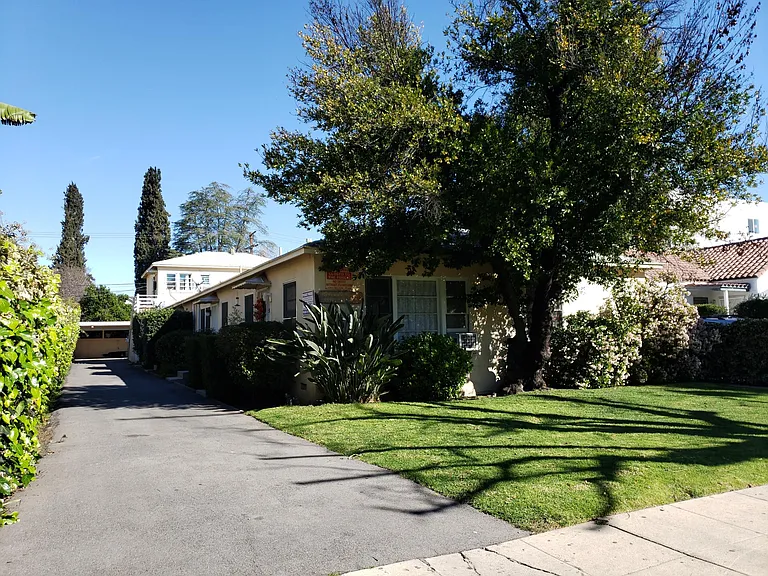 14121 Sylvan St — Photo 10