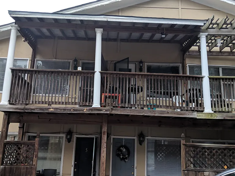 Maple Place Apartments — Photo 11